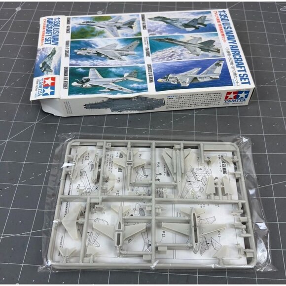 Tamiya 1:350 Scale Navy Aircraft Set Jets Tomcat Hornet Corsair II Model Kit - Picture 4 of 5